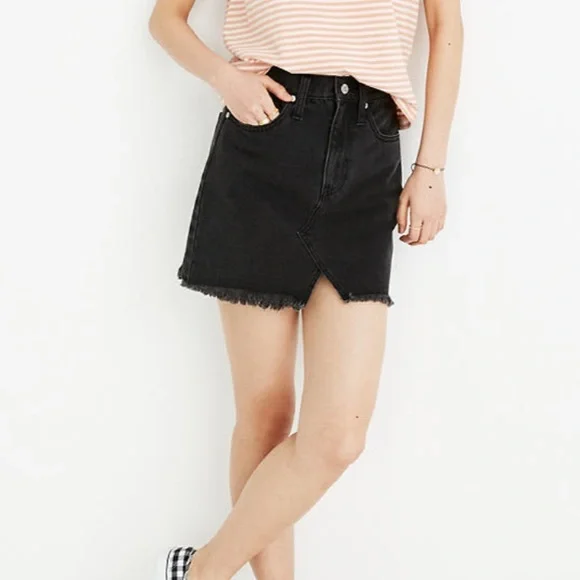 ⚡️SOLD⚡️Madewell Denim Mini Skirt Black Jean Cutoff Distressed Hem Women’s - Picture 1 of 16